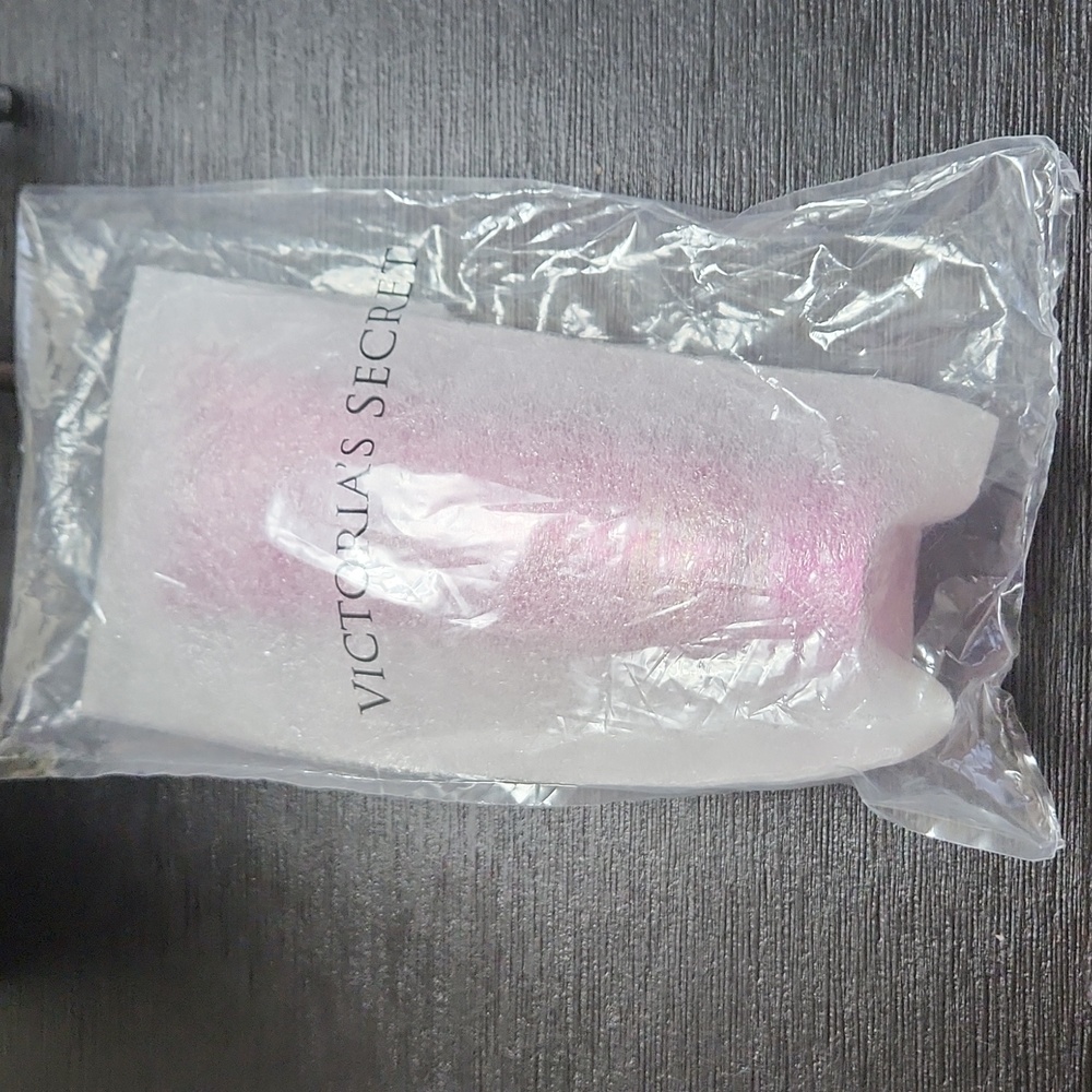 Victoria's Secret Limited Edition Fuchsia Fantasy Body Lotion - Picture 3 of 4